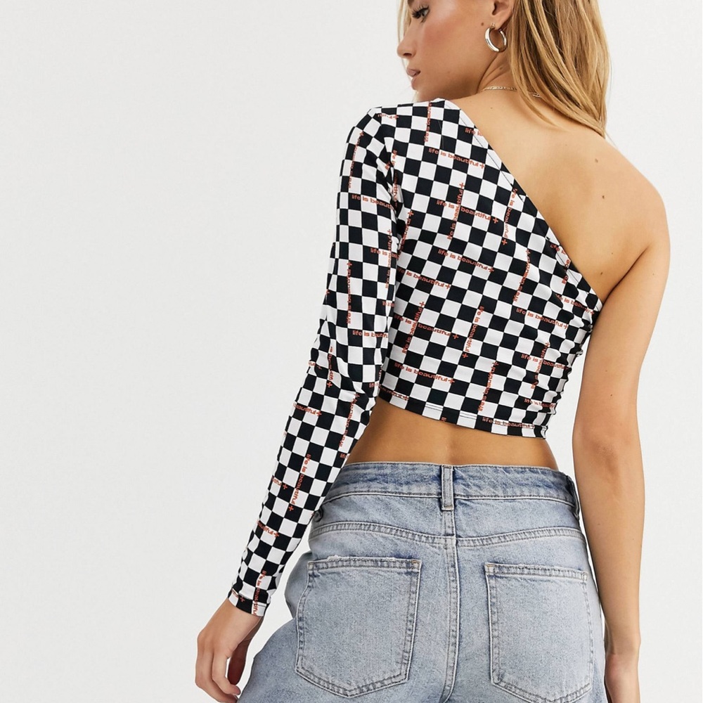 LIFE IS BEAUTIFUL one sleve top in checkerboard